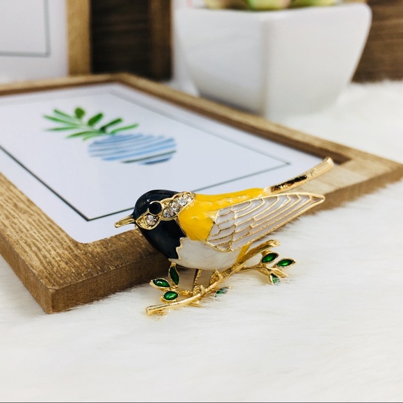 Jewelry - ‼️5 for $25 SALE‼️Bird Rhinestone Enamel Brooch